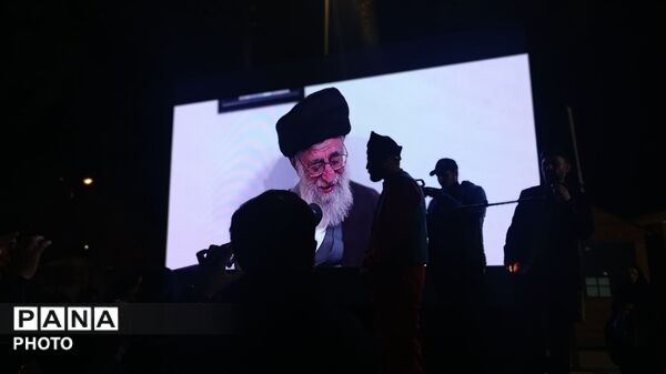  لحظه تحویل سال و تجدید بیعت با رهبر معظم انقلاب اسلامی 