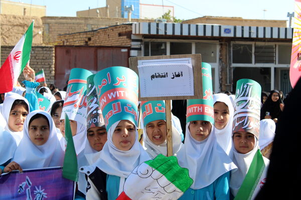 برگزاری راهپیمایی ۱۳ آبان در شهر درق 