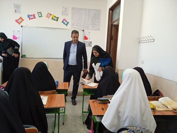 بازدید مسئولان آموزش و پرورش استان یزد از واحدهای آموزشی خاتم 