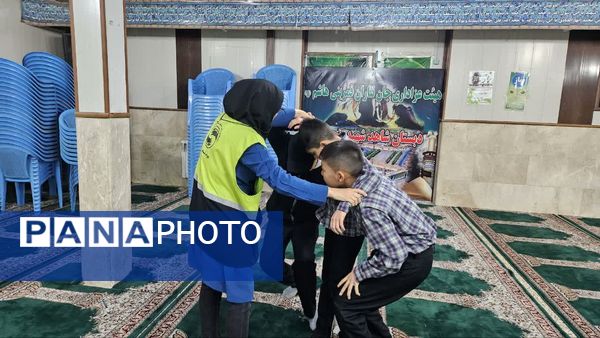 مانور زلزله در دبستان شهید رحیمی ناحیه۱