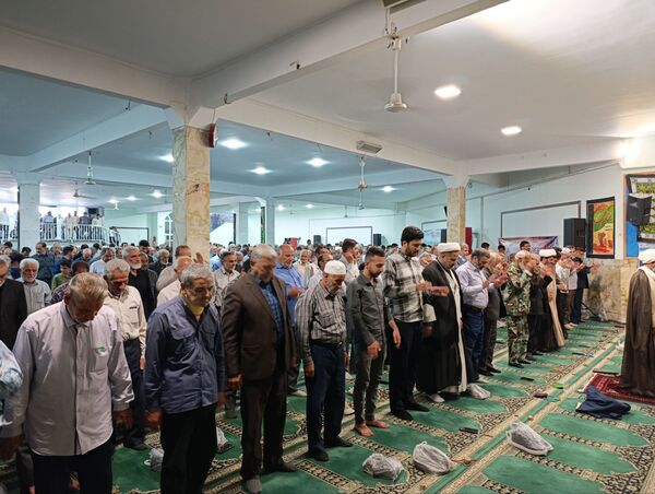 حضور دانش‌آموز خبرنگاران پانا در نماز جمعه به مناسبت روز خبرنگار