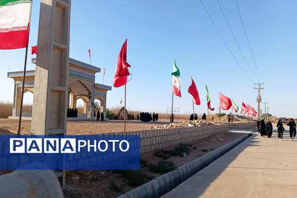 قدم گذاشتن دانش‌آموزان رباط‌کریم بر خاک پاک شلمچه