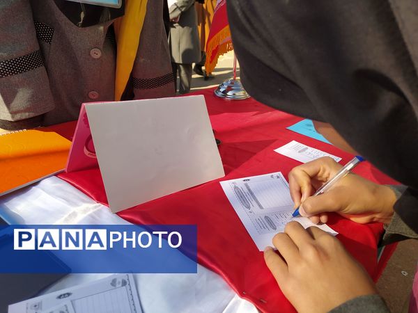 انتخابات شورای دانش آموزی در دبیرستان دخترانه امید 