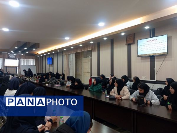 توانمندسازی همیار مشاوران مدارس ناحیه ۳ شیراز