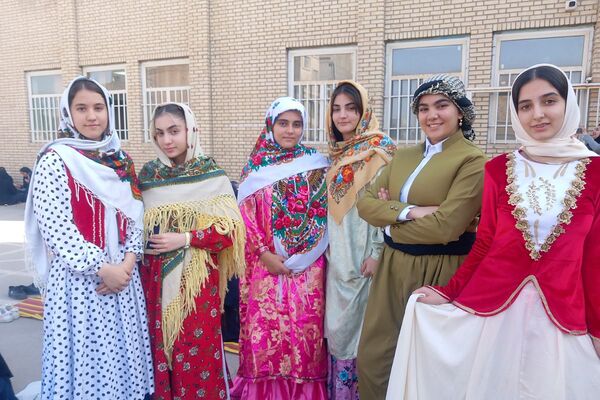 صبحی سالم در دبیرستان دخترانه فرهنگ قرچک