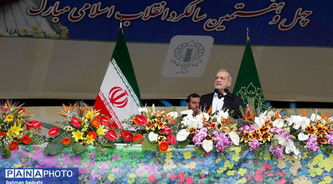 دنیا باید ببیند که مردم ایران چگونه برای پاسداشت انقلاب و اطاعت از رهبری به صحنه آمده‌اند/ از نارسایی‌ها و کمبودها عذرخواهی‌ و برای رفع مشکلات تلاش می‌کنیم