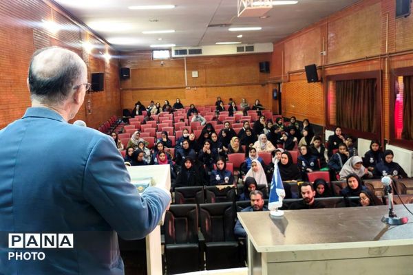 تبیین اهمیت رسانه در تربیت