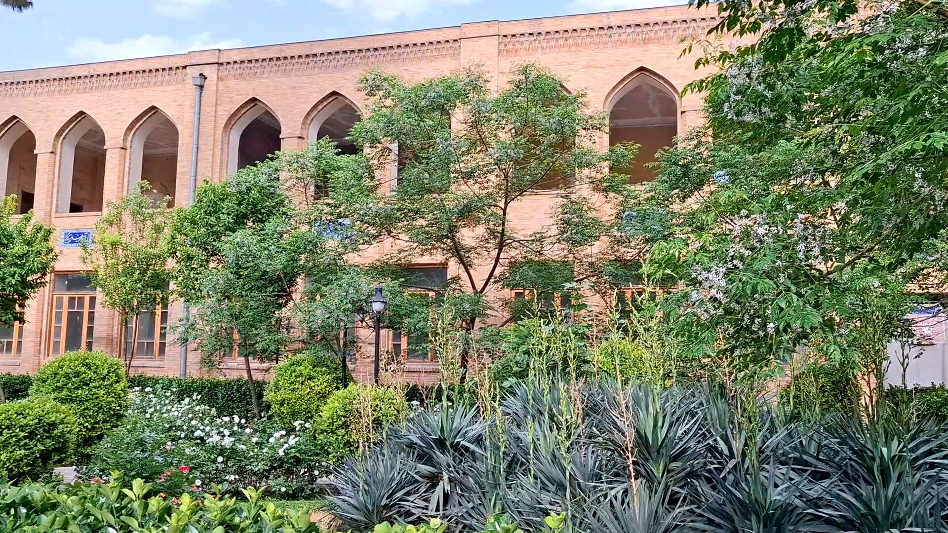دارالفنون، مدرسه‌ای به وسعت ایران