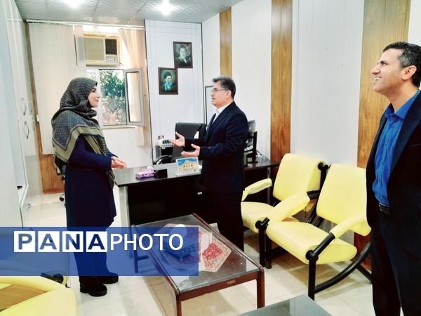 بازدید سرزده نوروزی مدیرکل آموزش و پرورش استان بوشهر از دوایر مختلف اداره‌کل
