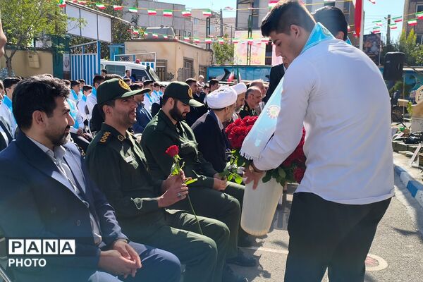 آغاز سال تحصیلی در دبیرستان نمونه دولتی شهدای علم و فناوری با عطر دفاع مقدس