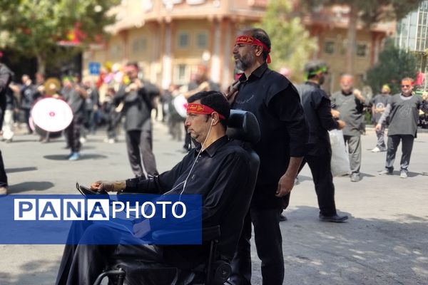 برپایی پرشور مراسم عزاداری سیدالشهدا در خیابان‌های نیشابور 