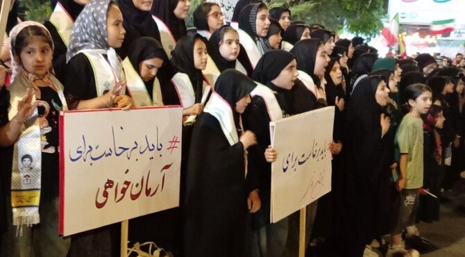 اجرای همگانی سرود «باید برخاست» همزمان با اجتماعات شبانه مردمی در بجنورد