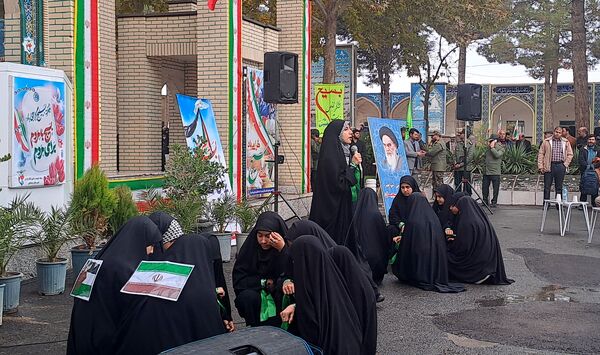  غبارروبی مزار شهدا در نیشابور 