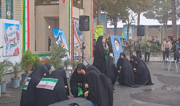  غبارروبی مزار شهدا در نیشابور 