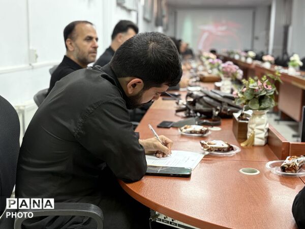 نشست هماهنگی مراسم استانی «احلی من العسل» در اسلامشهر