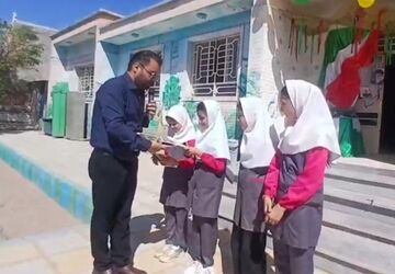 نواخته شدن زنگ مهر در دبستان عصمت مشکان شهرستان خوشاب
