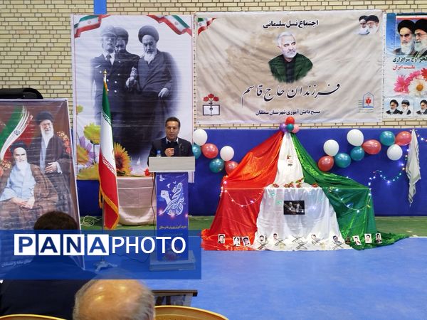 آیین نواختن زنگ انقلاب اسلامی در آموزشگاه رضوان آشخانه