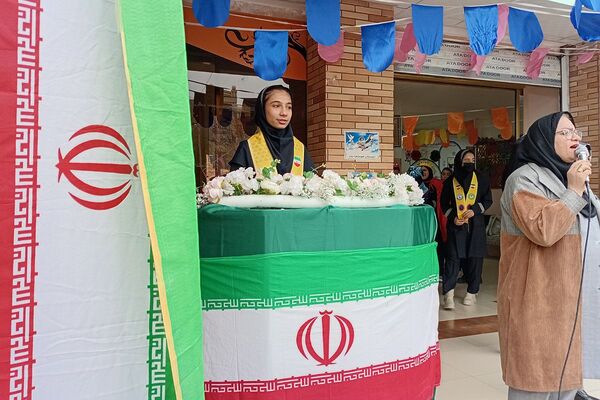  مراسم به مناسبت ۲۲ بهمن ماه در مدرسه شهید زهره‌وند، شهرستان قرچک