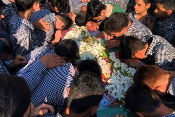 تجدید میثاق نسل نوجوان با آرمان‌های شهدا در مراسم تشییع شهید گمنام ورامین