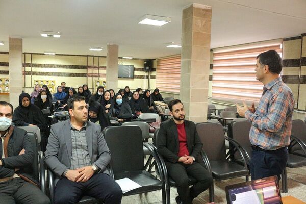 کارگاه اقدام‌پژوهی در فیروزکوه؛ گامی به سوی معلمی پژوهنده