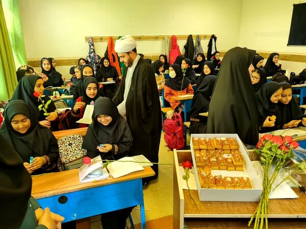ویژه برنامه هفته نیروی انتظامی در دبیرستان شهید تیمسار فلاحی ناحیه یک کرج 