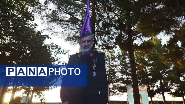 غبارروبی مزار شهدا توسط مسئولین شهرستان نیشابور انجام شد 