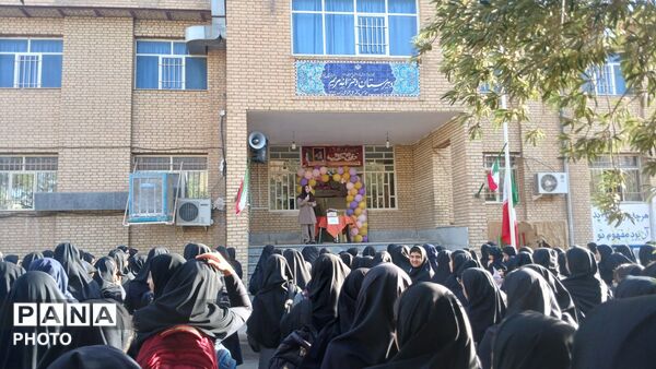 آیین بازگشایی مدارس در ساوه با طنین عطر ایثار و حماسه 