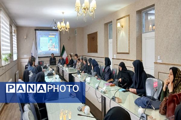 دوره توانمندسازی مدرسان برتر آموزش خانواده 