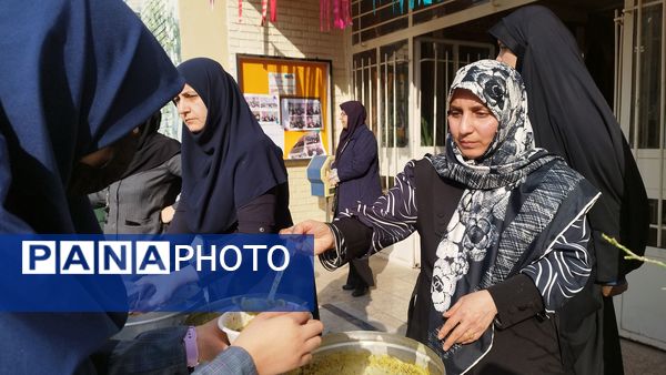 روز شاد و خاطره‌انگیز دانش‌آموزان در دبیرستان شاهد تکتم