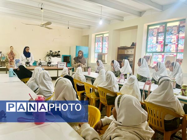 بازدید دانش‌آموزان حضرت معصومه(س) شاهد از پژوهش‌سرای رازی