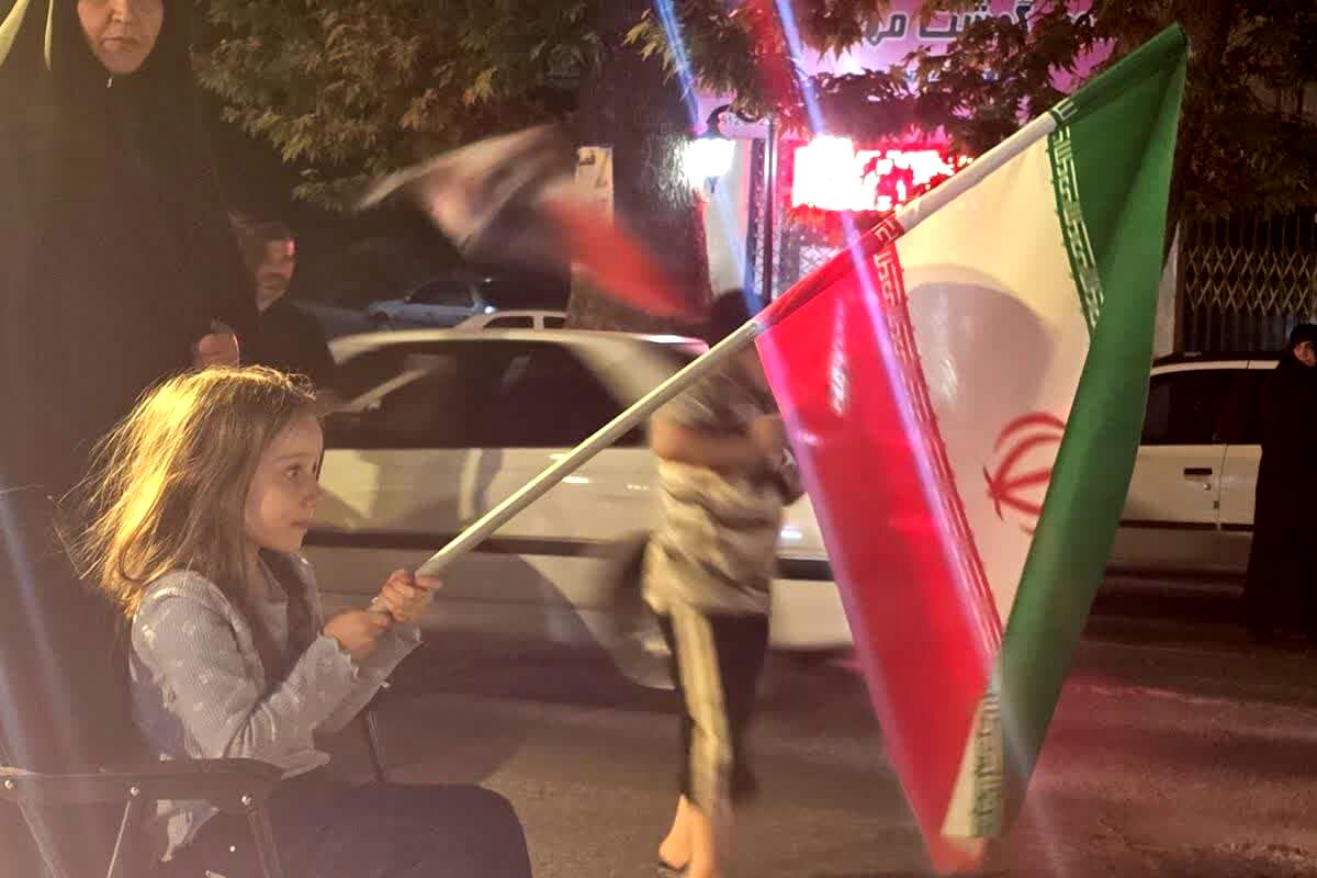 بیعت مردم در شب عید غدیروشعار ایستادگی در مسیر آرمان‌های انقلاب