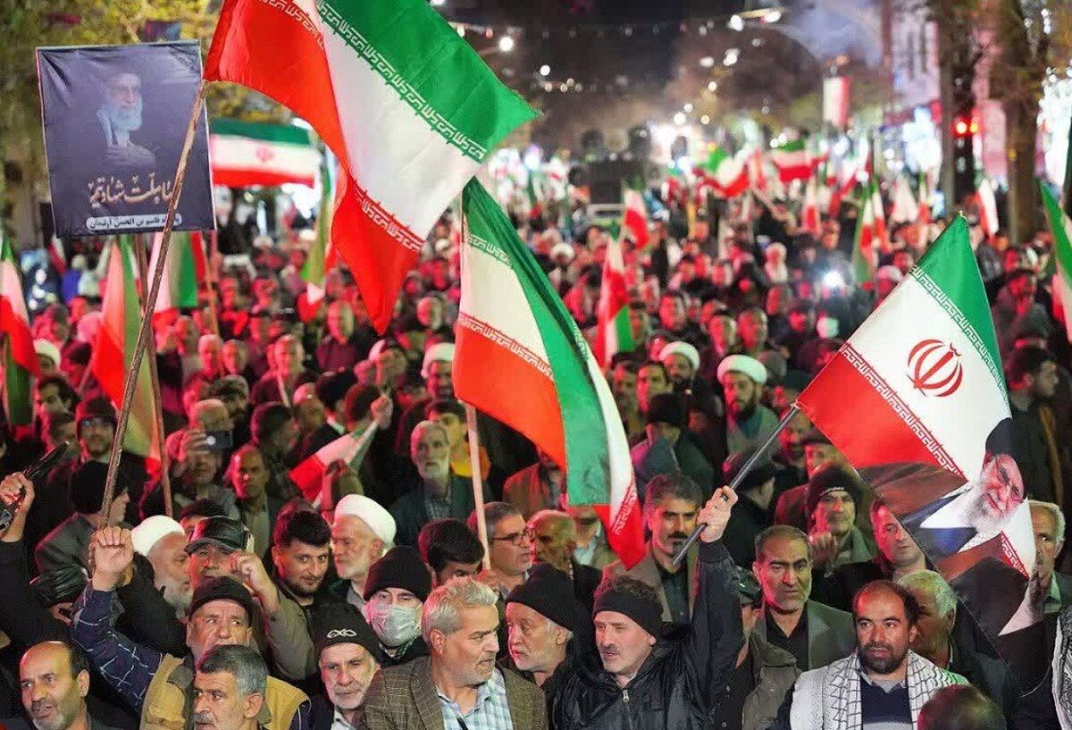 خیابان‌ها، سنگر اراده‌ای که زیر باران هم استوار ماند