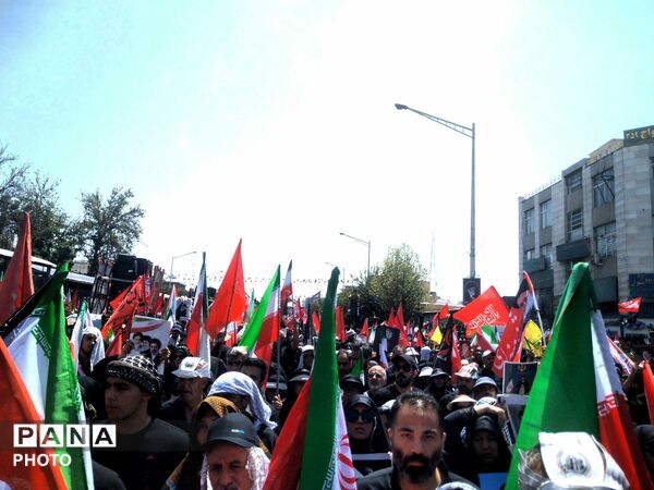 حضور دانش‌آموزان مدارس صدرای ولایت و شاهد فرقانی بناب در تشییع رهبر شهید