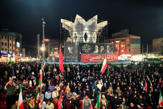 نومیدانی های دبیرستان شاهد غدیر بر سکوی میدان امام خامنه ای
