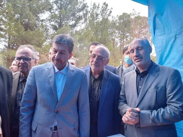 بازدید معاون رئیس جمهور و ریاست سازمان برنامه و بودجه کشور از مشاغل صنایع دستی و نان شهرستان برخوار در پارک آزادگان شهر حبیب آباد