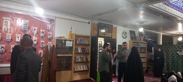 شرکت دانش‌آموزان دبستان حضرت فاطمه(س) در مراسم سالگرد شهدای خدمت