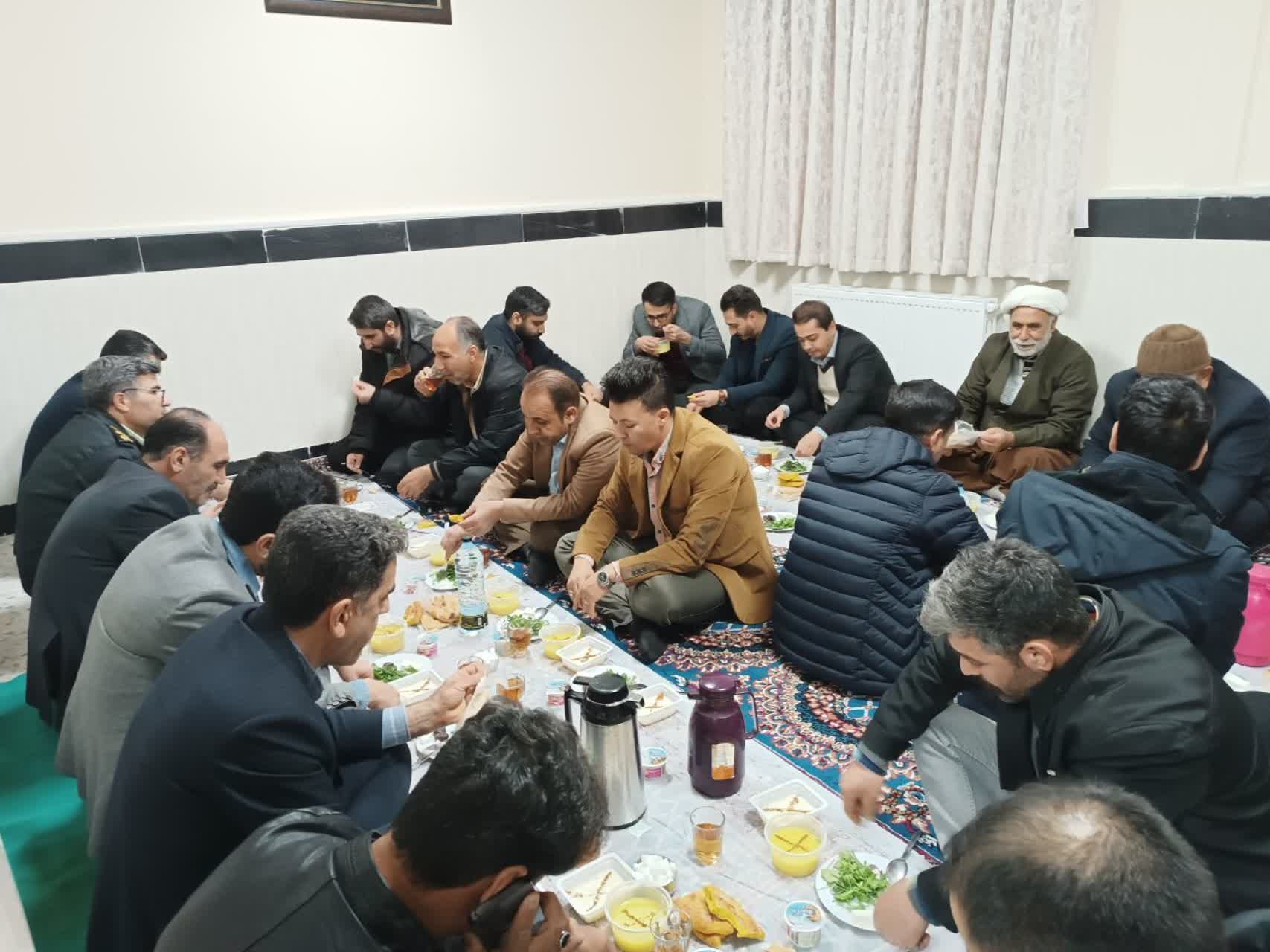محفل انس با قرآن کریم در دبیرستان دخترانه شهدای زیارت 