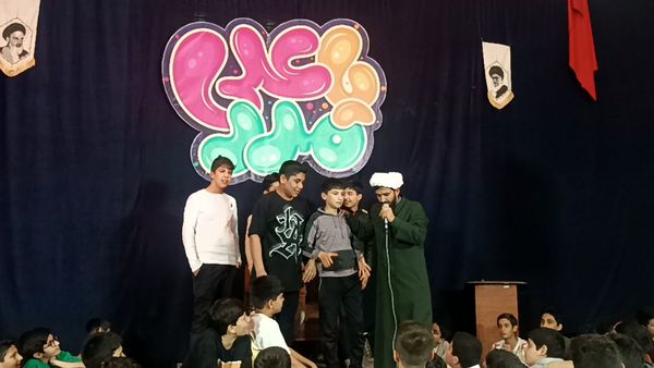 مسابقات جذاب در شب اول از اعتکاف دانش‌آموزی در بهشت نیشابور