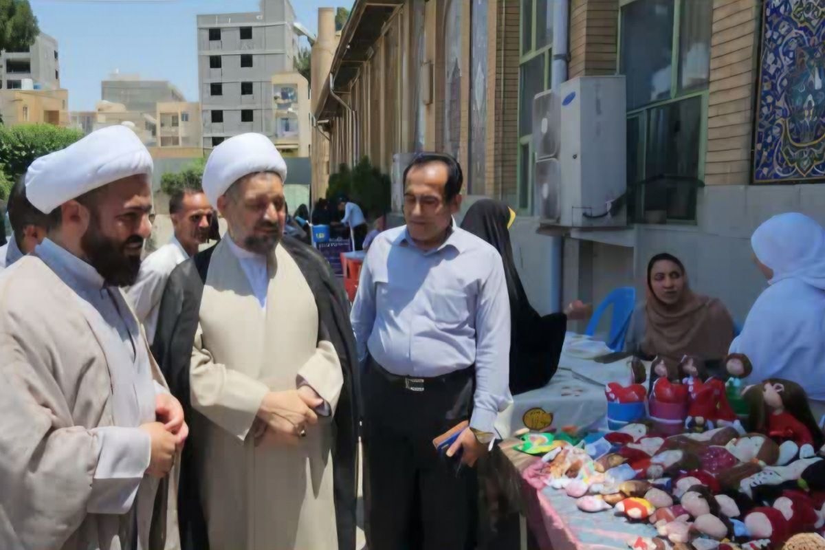 برپایی میز خدمت سلامت و نمایشگاه کتاب غدیر در رباط‌کریم