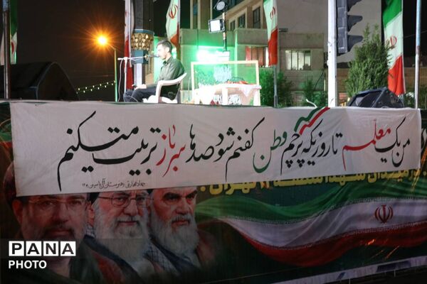 قدردانی از معلمان در قلب شهر؛ توسط آموزش و پرورش منطقه ۱۲