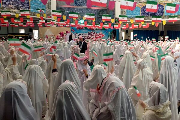 برگزاری جشن تکلیف مختص ۱۰۰۰ دانش‌آموز دختر در مسجد سلمان فارسی