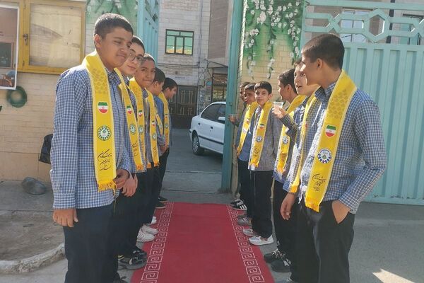 جشن عاطفه ها در مدرسه پسرانه فرنو،روزی پر از مهربانی و همدلی
