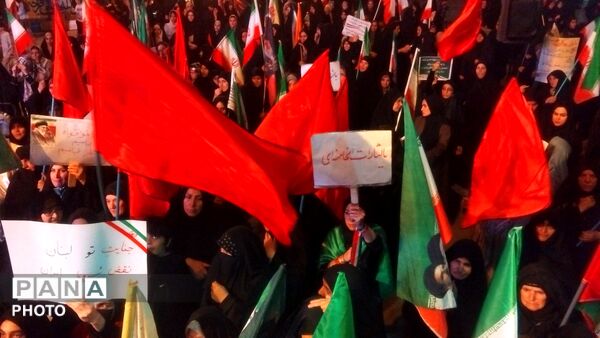 خروش مردم نورآباد در اجتماع «بیعت با رهبری» تجدید میثاق با آرمان‌های نظام
