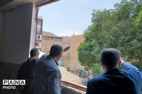 بازدید نماینده مجلس و مدیر آموزش‌و‌پرورش فیروزکوه از پروژه بازسازی مدرسه امیرکبیر