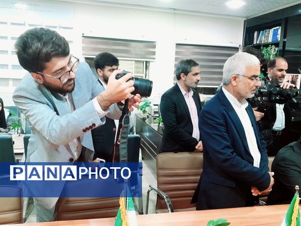 بازدید معاون وزیر و رئیس مرکز اطلاع رسانی و روابط عمومی وزارت آموزش و پرورش از مدرسه ماندگار سعادت بوشهر