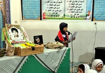 برپایی محفل انس با قرآن به یاد شهید محمد حسین فلاح حسینی در دبستان علمدار تفت