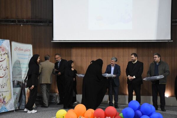 آیین تجلیل از برترین‌های کنکور سراسری مدارس متوسطه ناحیه یک مشهد
