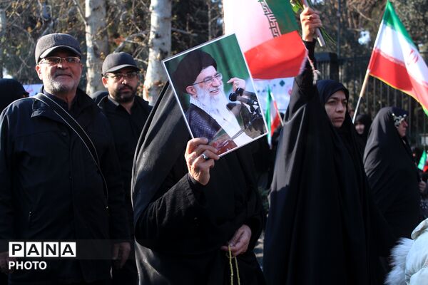 بیعت مردم تهران با سومین رهبر انقلاب