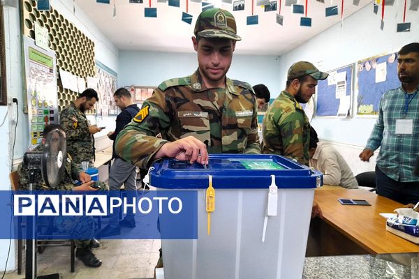حضور پرشور مردم شهرستان ورامین و منطقه خیرآباد در پای صندق های رای