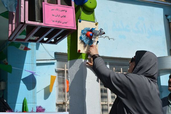 برگزاری جشن شکوفه‌های کلاس اولی دربهارستان‌دو